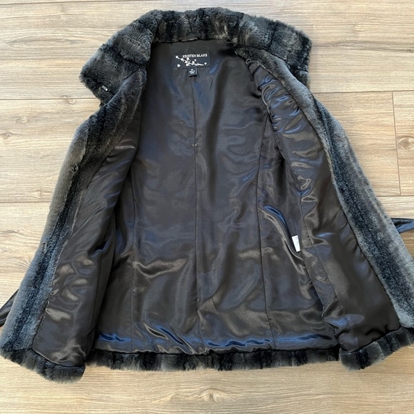 Kristen Blake Black and Gray Faux Fur Vest with Belt Medium - Picture 2 of 5